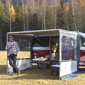 Sivusein ruohoreunuksella Fiamma F35 Van