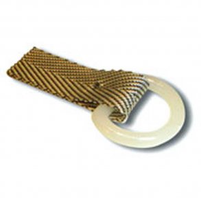 Muovirengas nauhalla