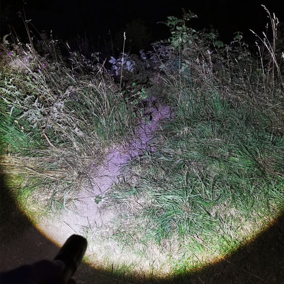 Taskulamppu 1000 lumenia inbu. Powerbank