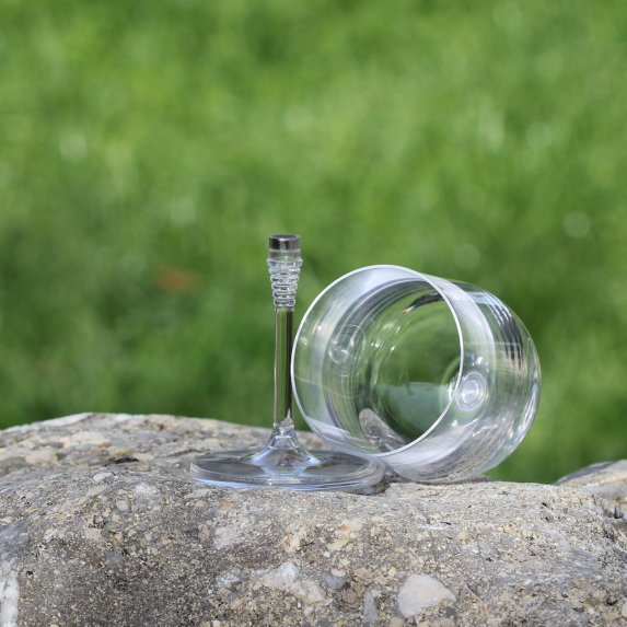 Vinglass av polykarbonat med magnetisk bunn