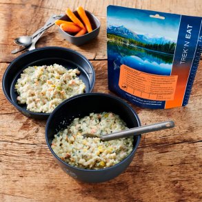 Kanaa vihannesten ja riisin kera (240 grammaa)