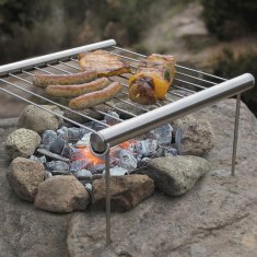 Grilliritil&auml;t ja -tarvikkeet nuotiolle